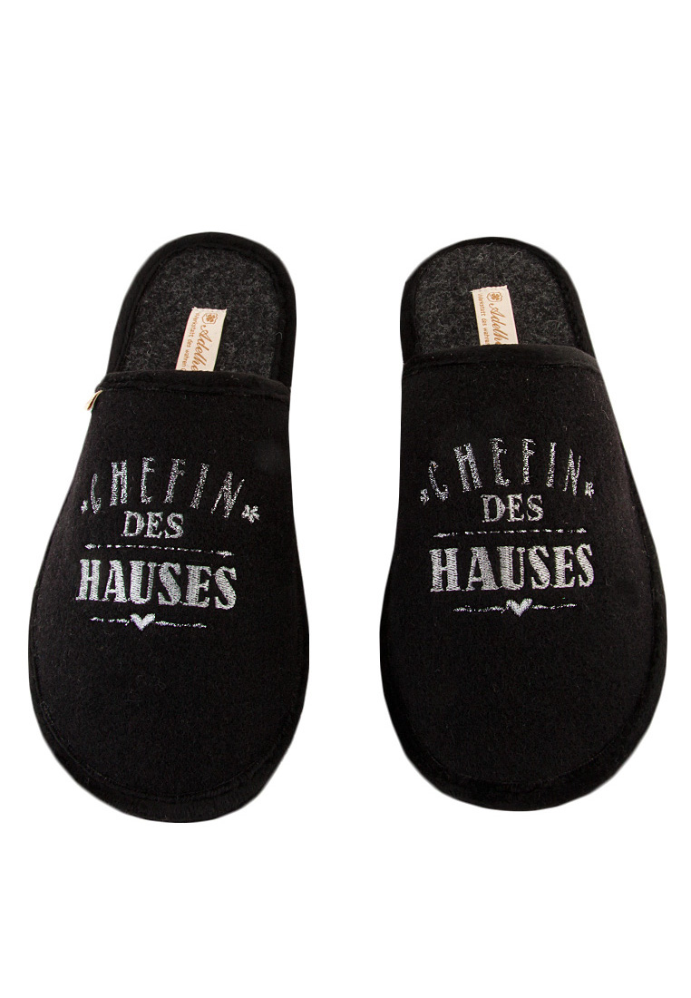 Chefin des Hauses Pantoffeln