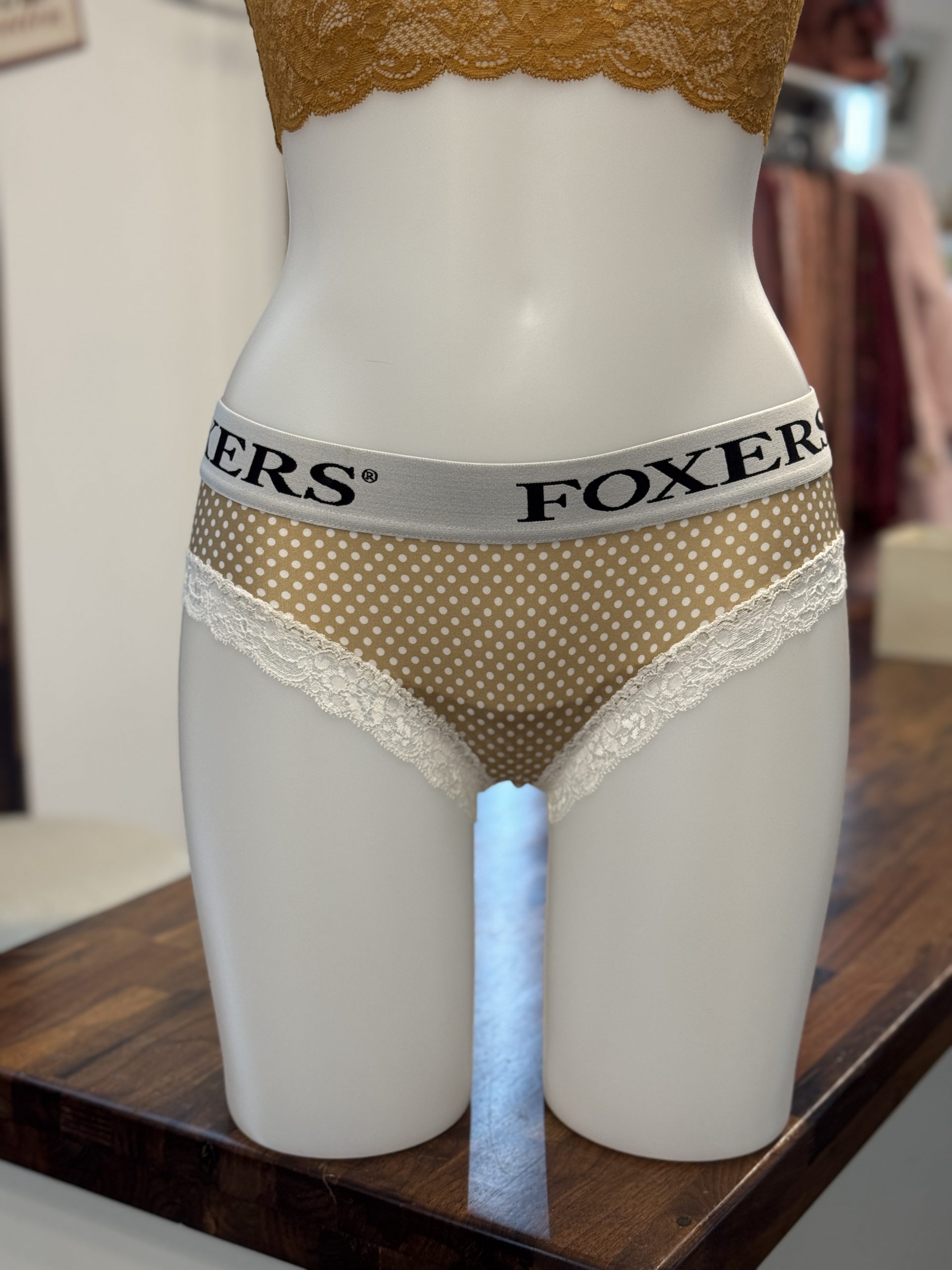White Foxers Logoband over Golden dot